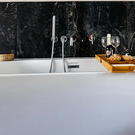 Apartament Romantic Loft By Fengshui4u Z Wanną W Sypialni, Klimatyzacją I Bezpłatnym Parkingiem Łódź