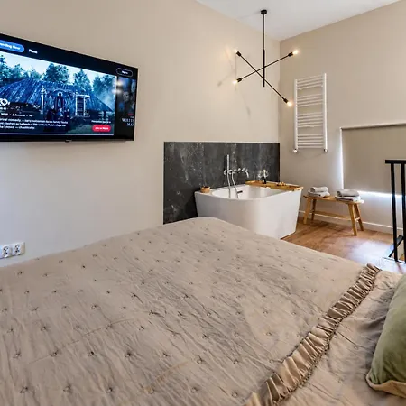 Apartament Romantic Loft By Fengshui4u Z Wanną W Sypialni, Klimatyzacją I Bezpłatnym Parkingiem Łódź